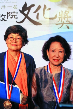 70岁的书法家董阳孜（左）和79岁作家林文月（右）